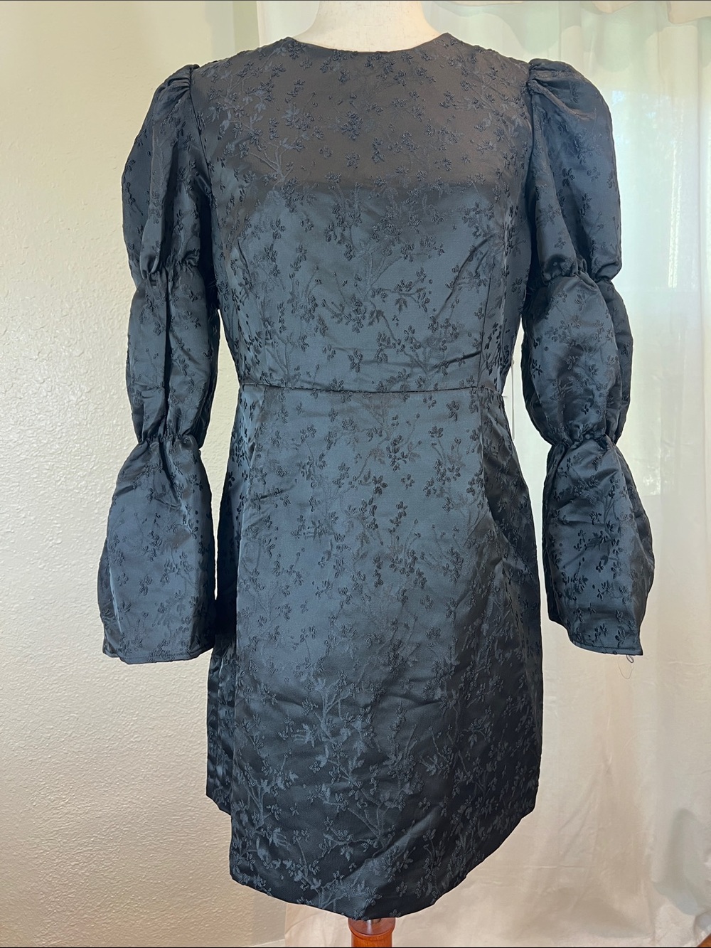 Hyacinth House Jacquard Textured Black Puff-Sleeve Mini Dress. Size L. NWT